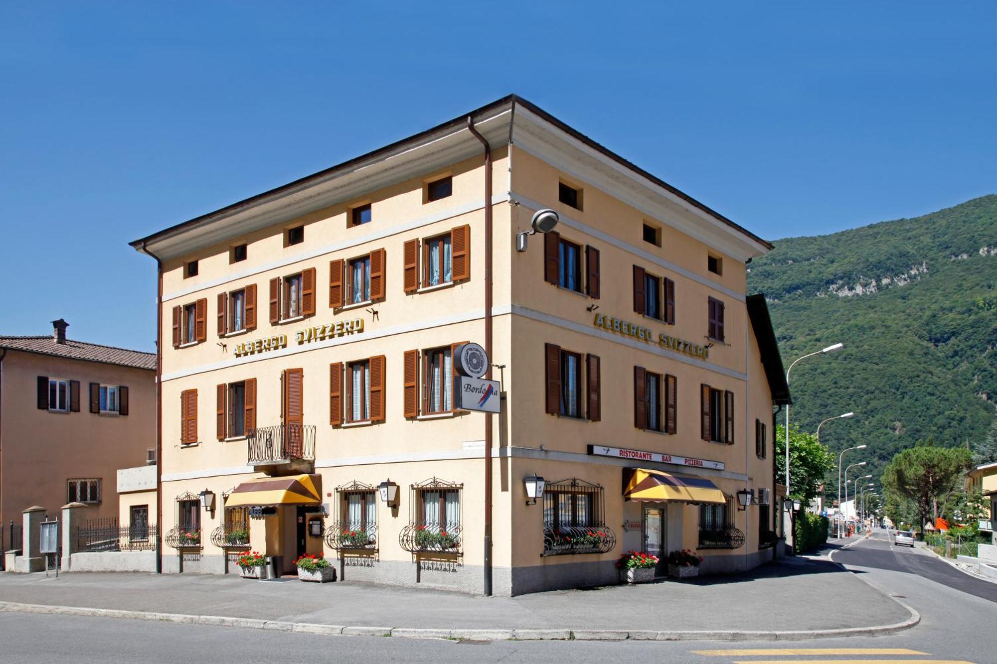 Albergo Ristorante Svizzero Каполаго Экстерьер фото
